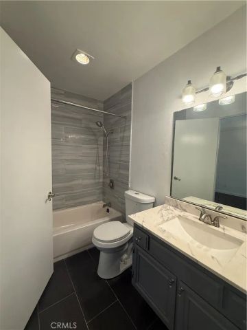 300 Cagney 115, Newport Beach, CA 92663