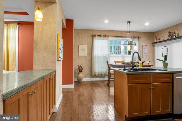 7433 VIEW CREST DR, Harrisburg, PA 17112
