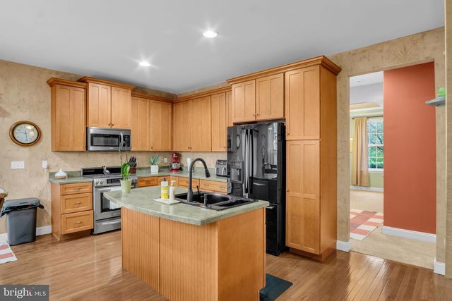 7433 VIEW CREST DR, Harrisburg, PA 17112