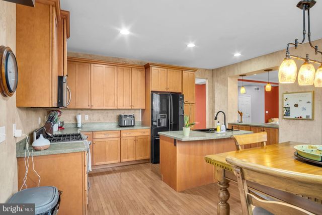 7433 VIEW CREST DR, Harrisburg, PA 17112