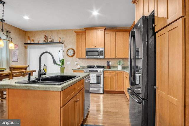 7433 VIEW CREST DR, Harrisburg, PA 17112