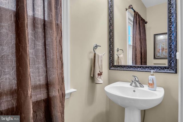 7433 VIEW CREST DR, Harrisburg, PA 17112
