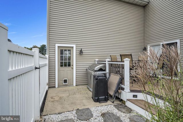 7433 VIEW CREST DR, Harrisburg, PA 17112