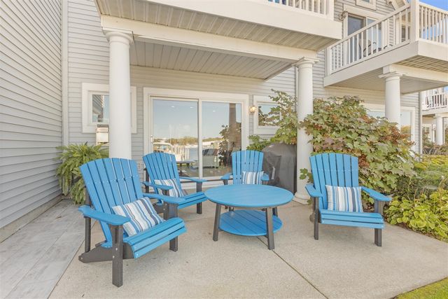 943 W Savidge Street, Spring Lake, MI 49456