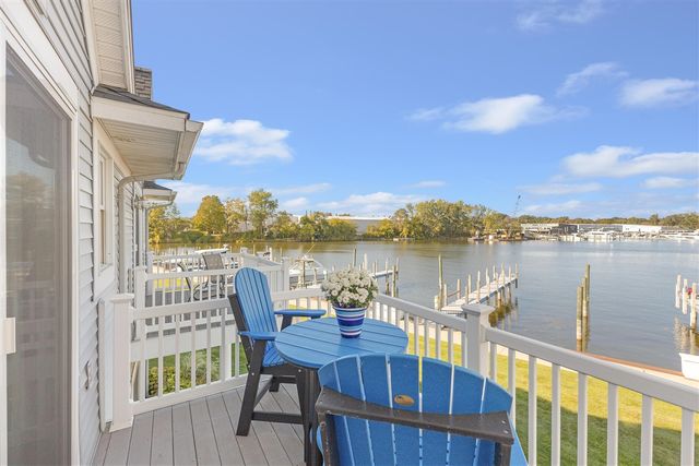 943 W Savidge Street, Spring Lake, MI 49456