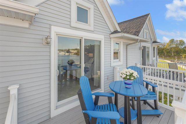 943 W Savidge Street, Spring Lake, MI 49456