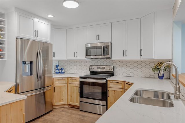 943 W Savidge Street, Spring Lake, MI 49456