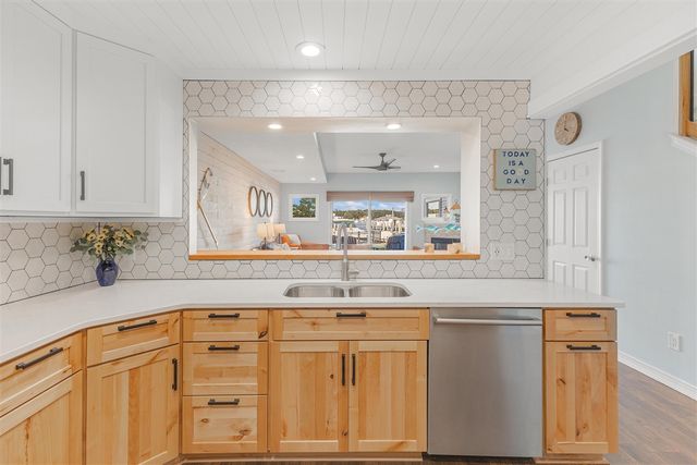 943 W Savidge Street, Spring Lake, MI 49456