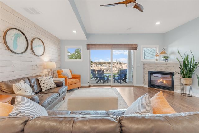 943 W Savidge Street, Spring Lake, MI 49456