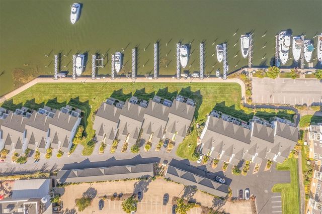 943 W Savidge Street, Spring Lake, MI 49456