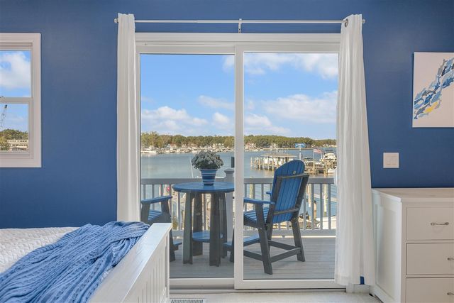 943 W Savidge Street, Spring Lake, MI 49456