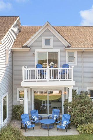 943 W Savidge Street, Spring Lake, MI 49456