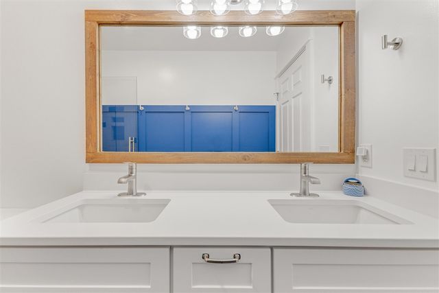 943 W Savidge Street, Spring Lake, MI 49456