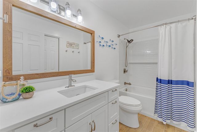 943 W Savidge Street, Spring Lake, MI 49456