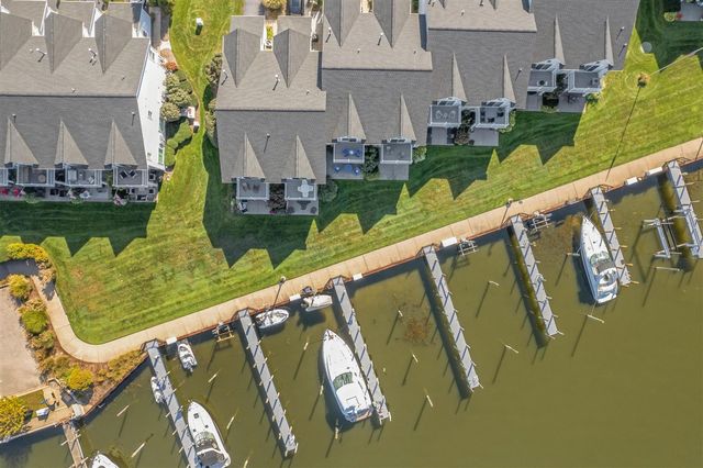 943 W Savidge Street, Spring Lake, MI 49456