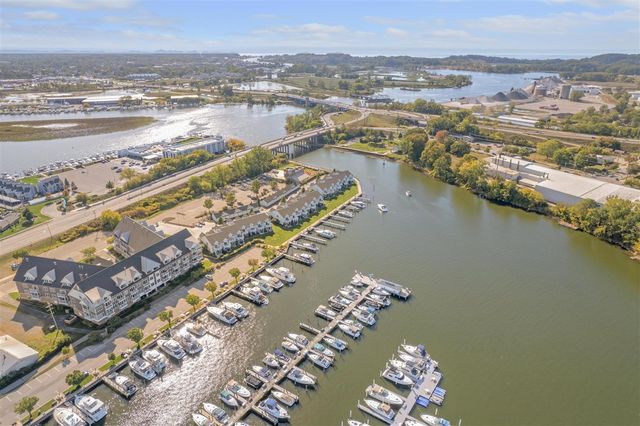 943 W Savidge Street, Spring Lake, MI 49456