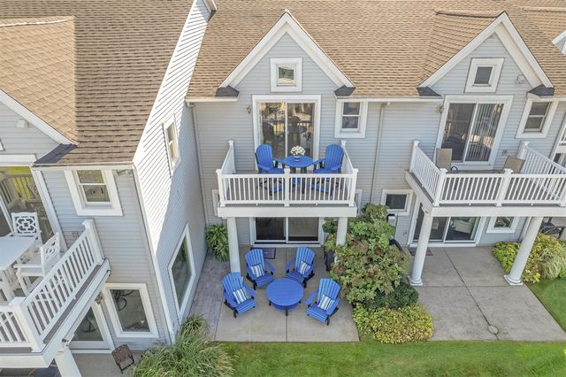 943 W Savidge Street, Spring Lake, MI 49456