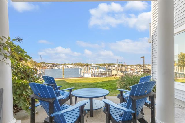 943 W Savidge Street, Spring Lake, MI 49456