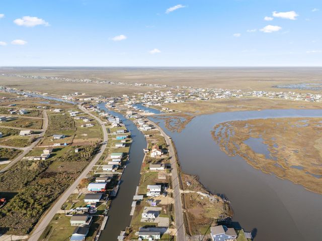 265 County Road 209, Sargent, TX 77414