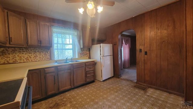 608 W 4th St, Walsenburg, CO 81089