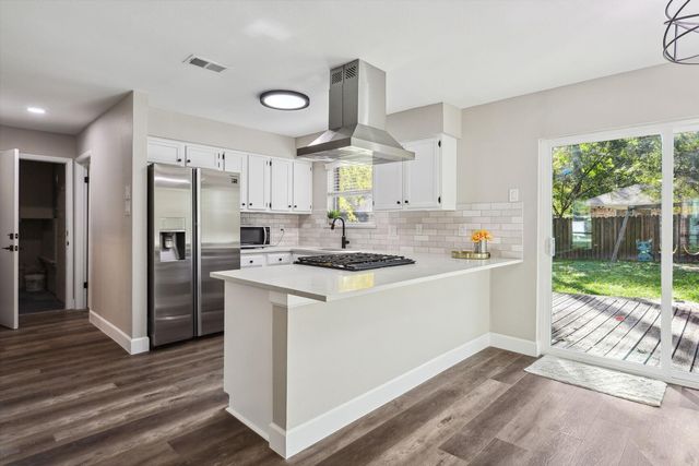 68 NE Yewleaf Road, The Woodlands, TX 77381