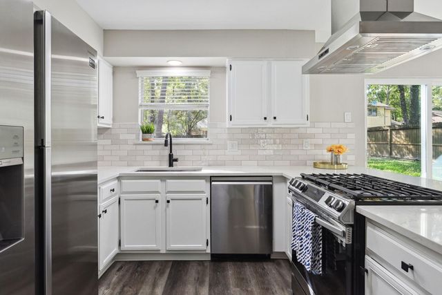 68 NE Yewleaf Road, The Woodlands, TX 77381