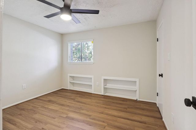 68 NE Yewleaf Road, The Woodlands, TX 77381