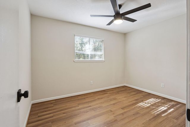 68 NE Yewleaf Road, The Woodlands, TX 77381