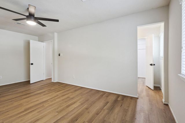68 NE Yewleaf Road, The Woodlands, TX 77381