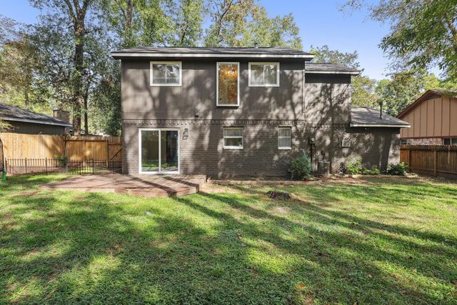 68 NE Yewleaf Road, The Woodlands, TX 77381