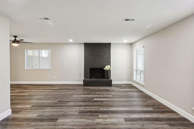 68 NE Yewleaf Road, The Woodlands, TX 77381