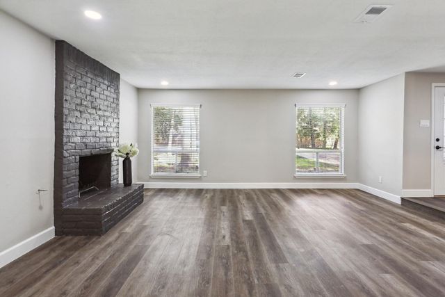 68 NE Yewleaf Road, The Woodlands, TX 77381