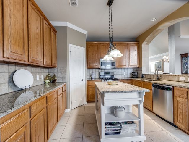 1605 San Carlos Drive, Van Alstyne, TX 75495