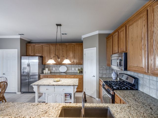 1605 San Carlos Drive, Van Alstyne, TX 75495