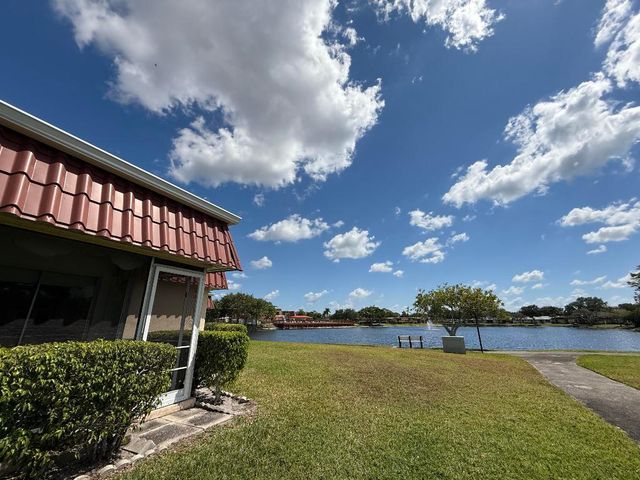 734 Nantucket Circle, Lake Worth, FL 33467