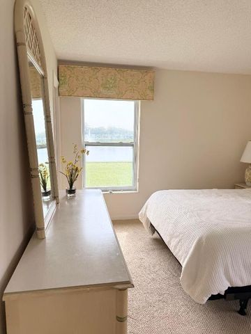 734 Nantucket Circle, Lake Worth, FL 33467