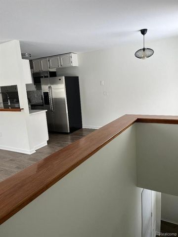 3201 Heatherstone Court, Lake Orion, MI 48360