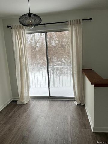 3201 Heatherstone Court, Lake Orion, MI 48360