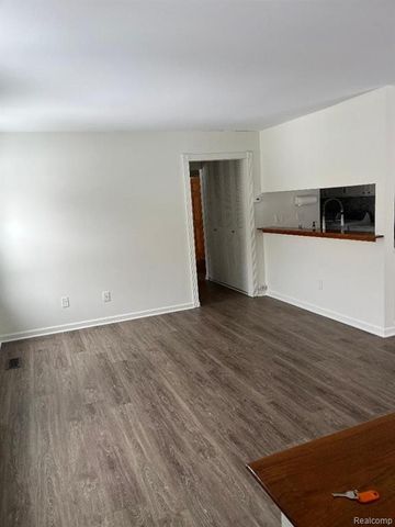 3201 Heatherstone Court, Lake Orion, MI 48360