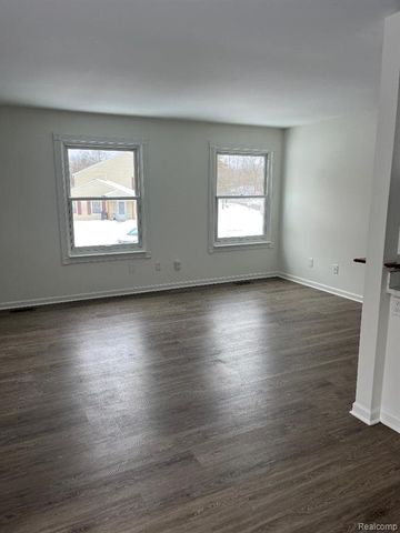 3201 Heatherstone Court, Lake Orion, MI 48360