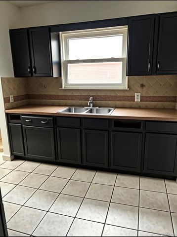 5935 Yorkshire Road, Detroit, MI 48224