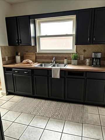 5935 Yorkshire Road, Detroit, MI 48224