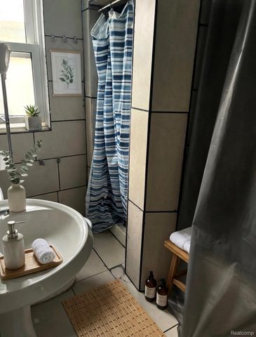 5935 Yorkshire Road, Detroit, MI 48224