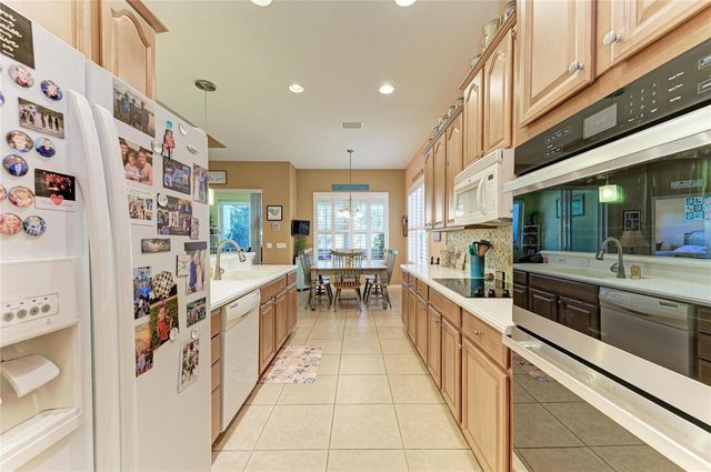 3728 SUMMERWIND CIRCLE, Bradenton, FL 34209