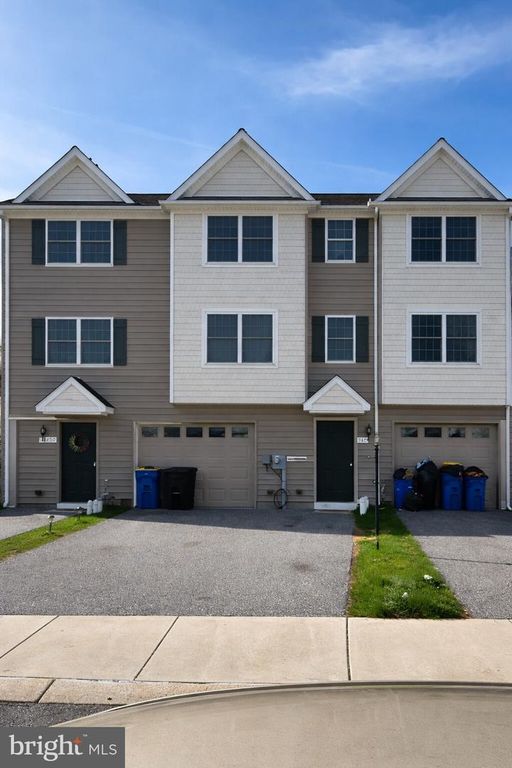 740 KENTWELL DR, York, PA 17406