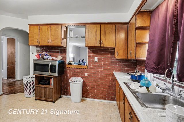 2002 Marquette Street, Saginaw, MI 48602