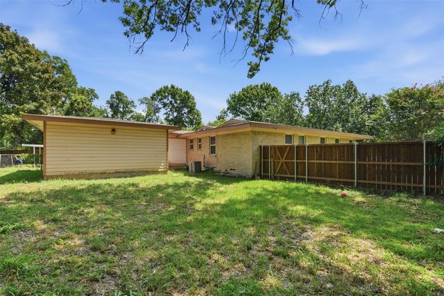 913 Blossom Circle, Garland, TX 75041