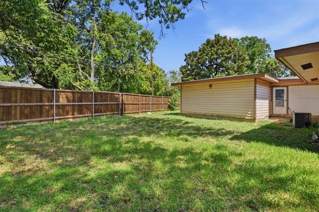 913 Blossom Circle, Garland, TX 75041