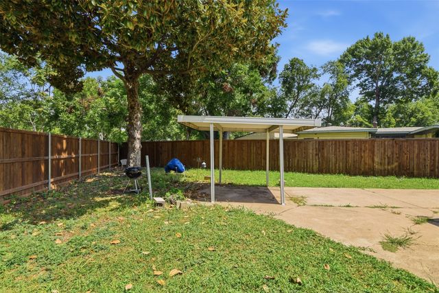 913 Blossom Circle, Garland, TX 75041