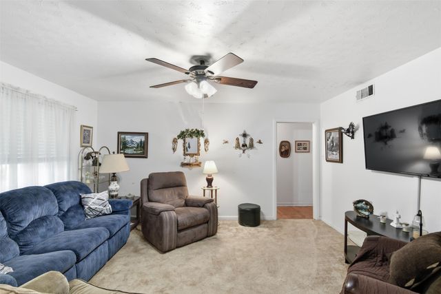 913 Blossom Circle, Garland, TX 75041